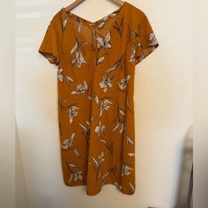 A New Day mustard floral v neck dress with pockets size medium